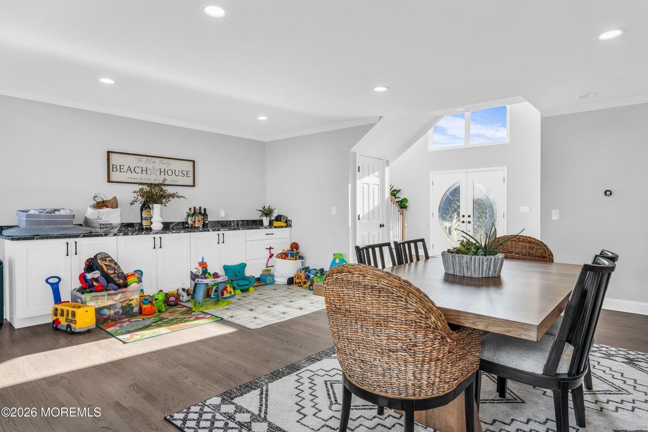 3330 Windsor Ave - Photo 4 of 45