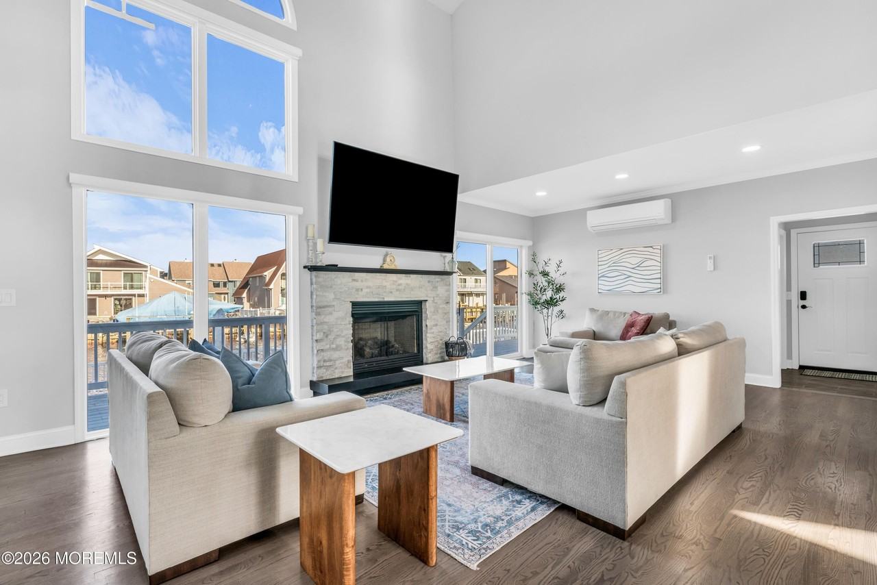 3330 Windsor Ave - Photo 5 of 45