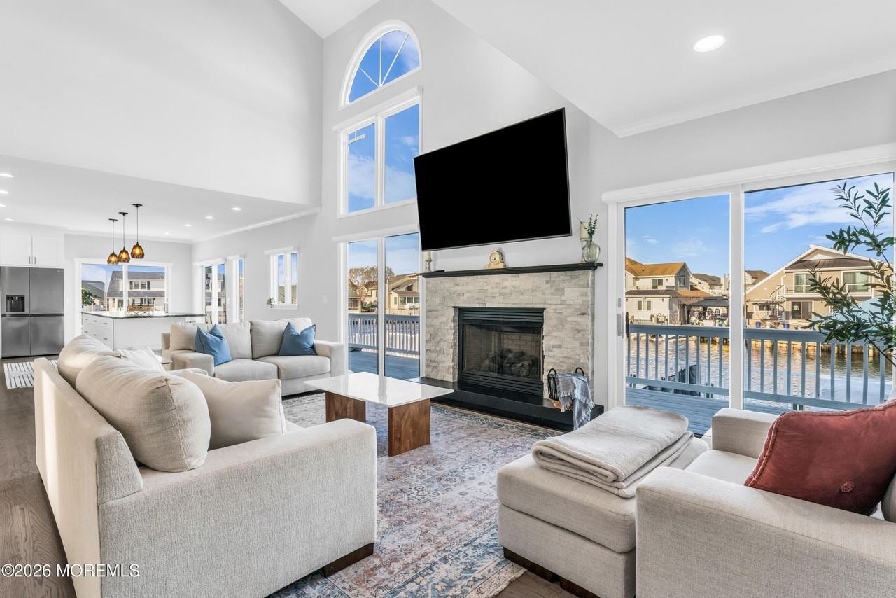 3330 Windsor Ave - Photo 6 of 45