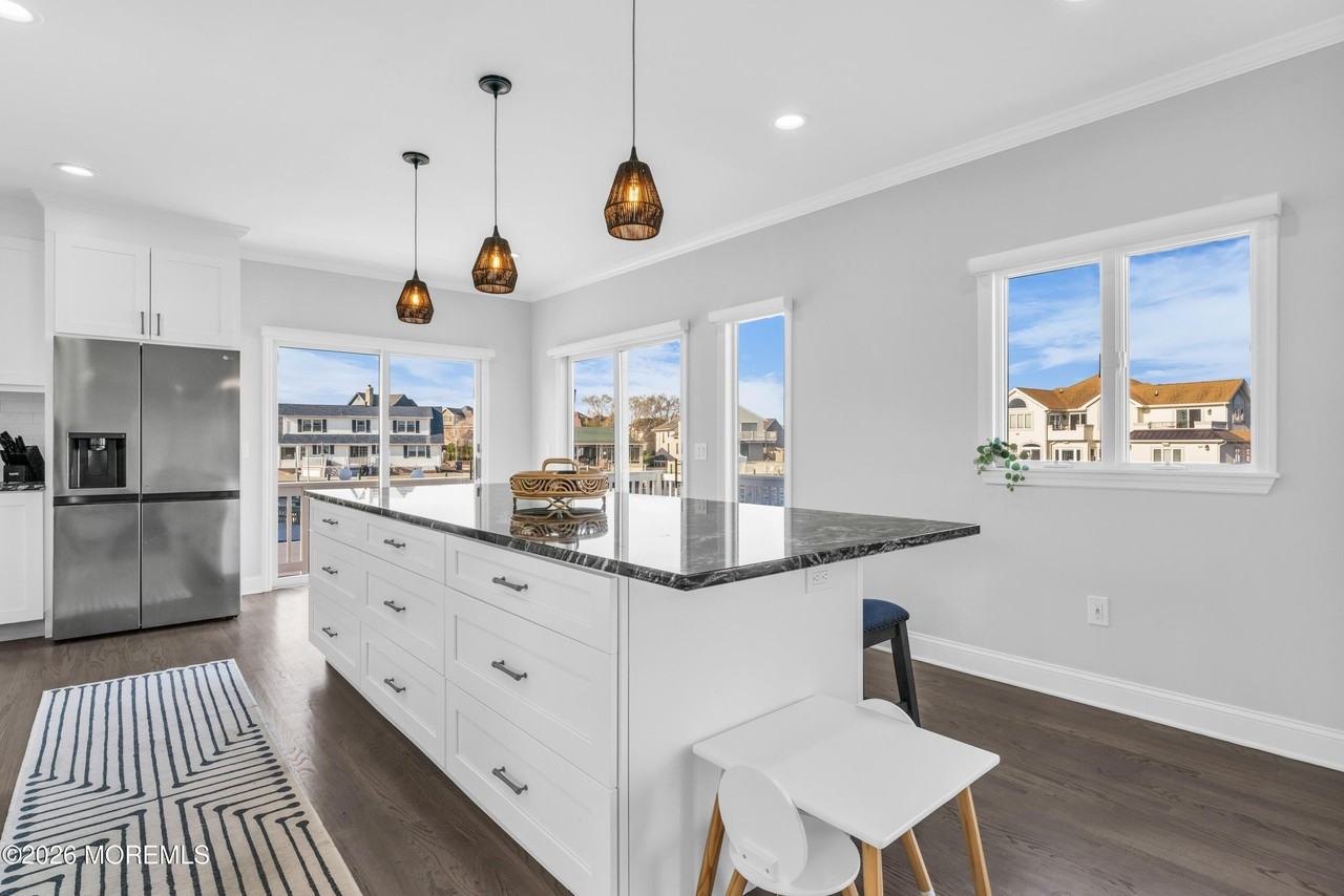 3330 Windsor Ave - Photo 7 of 45