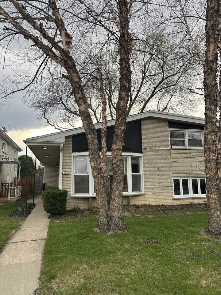 7258 N Crawford Ave - Photo 2 of 12