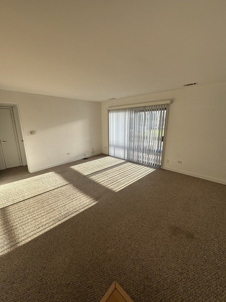 7101 166th St #2B - Photo 3 of 8