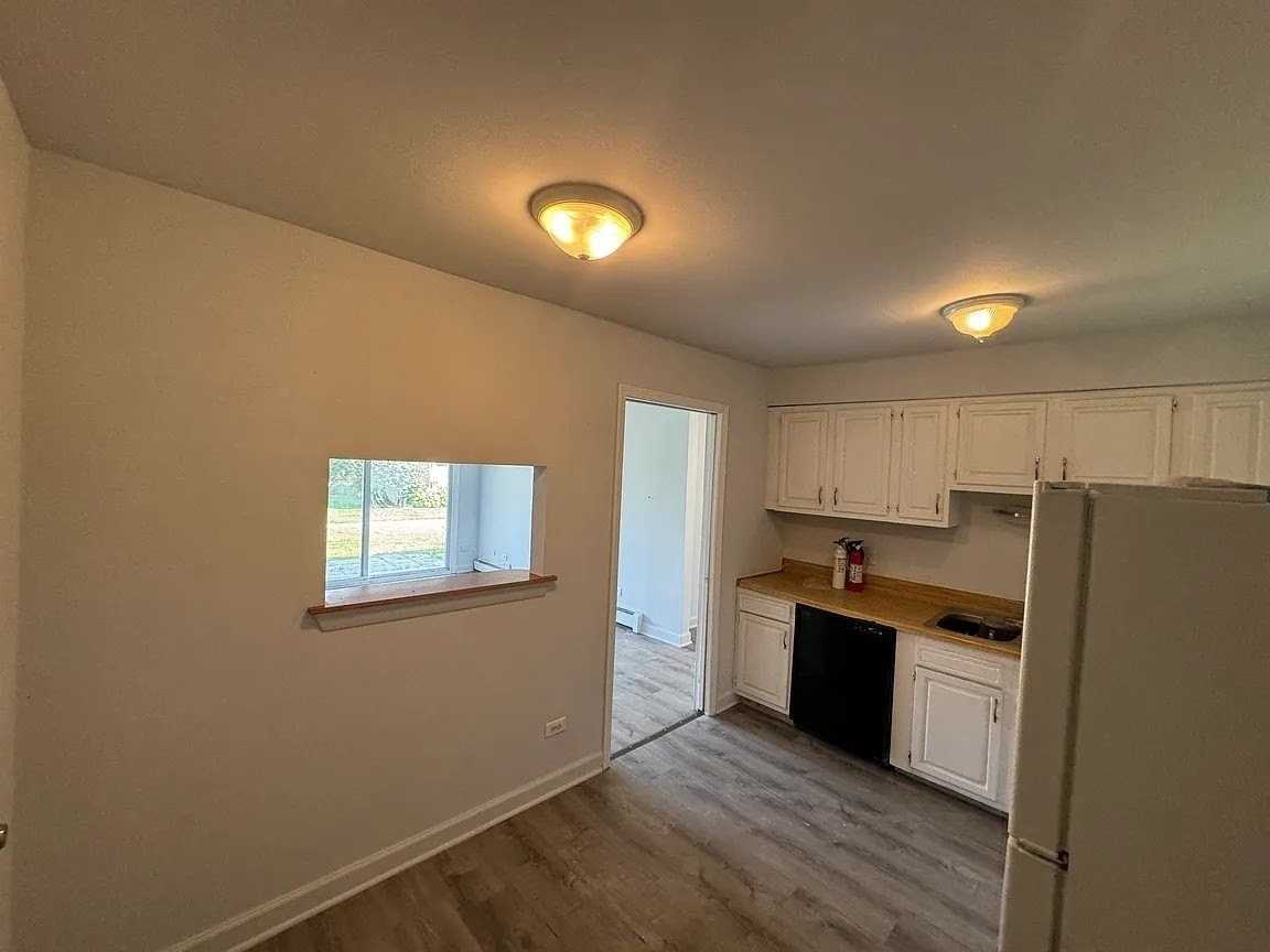 90 Olesen Dr #101 - Photo 4 of 8