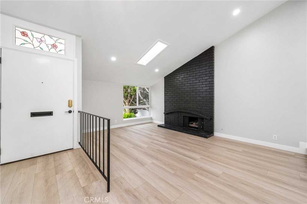 9374 Fleetwood St - Photo 5 of 26