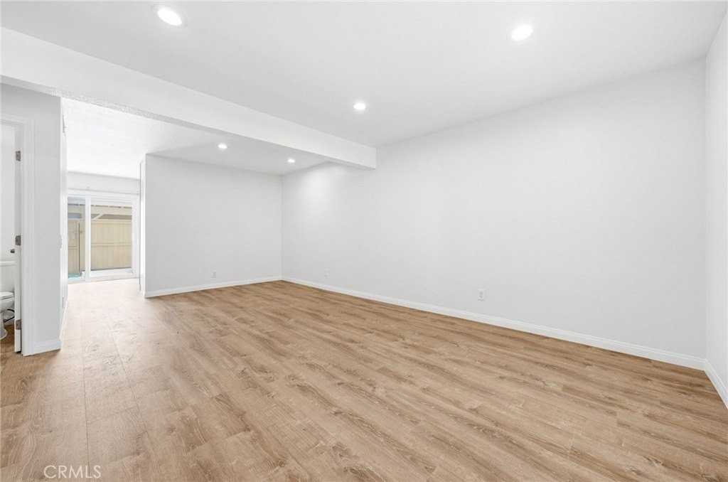 12 Fairside - Photo 2 of 14