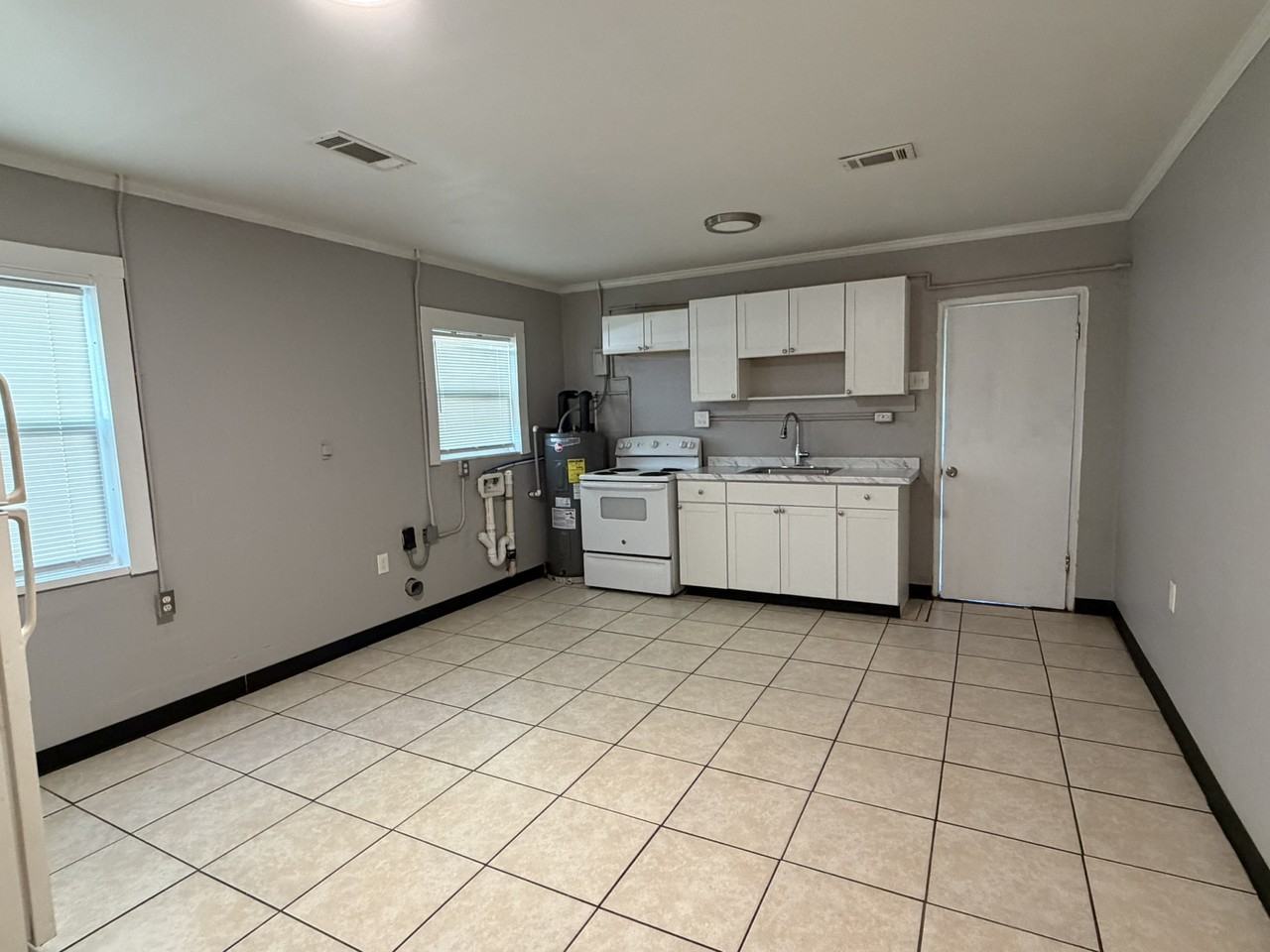 1109 W Wall St #1 - Photo 5 of 9