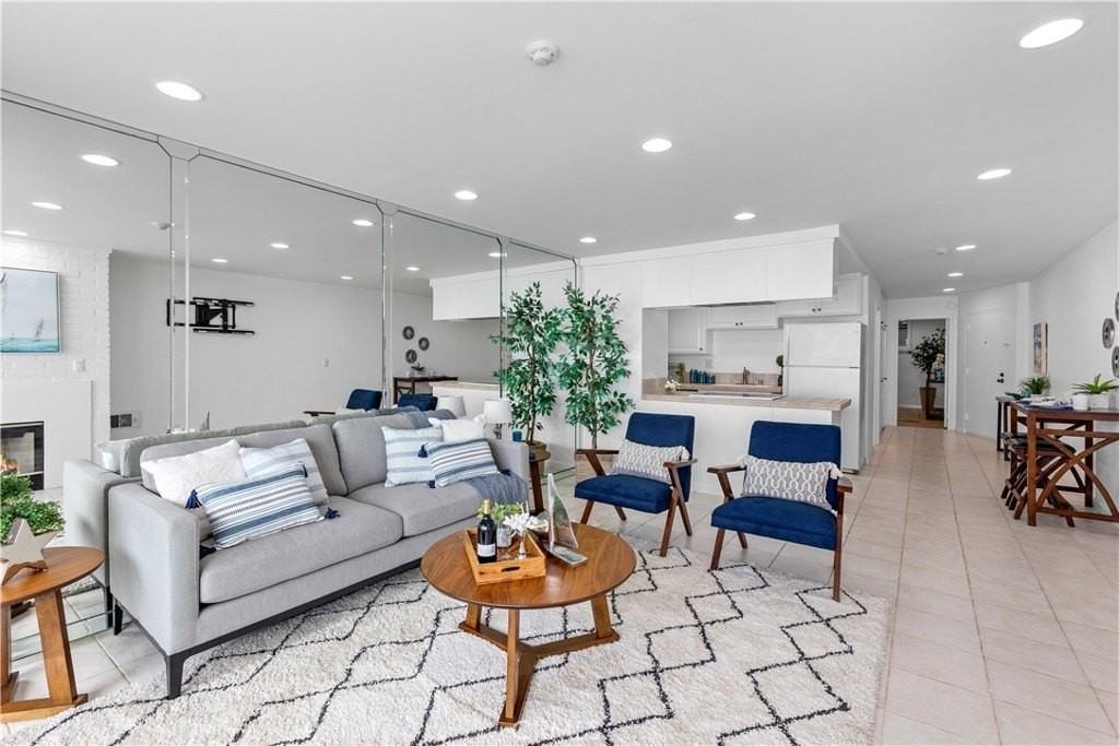 615 Esplanade #105 - Photo 2 of 18