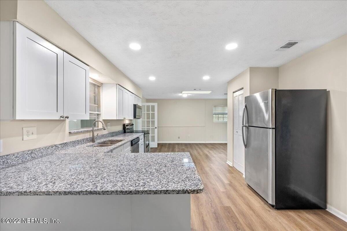 1683 Morningside Dr - Photo 4 of 31