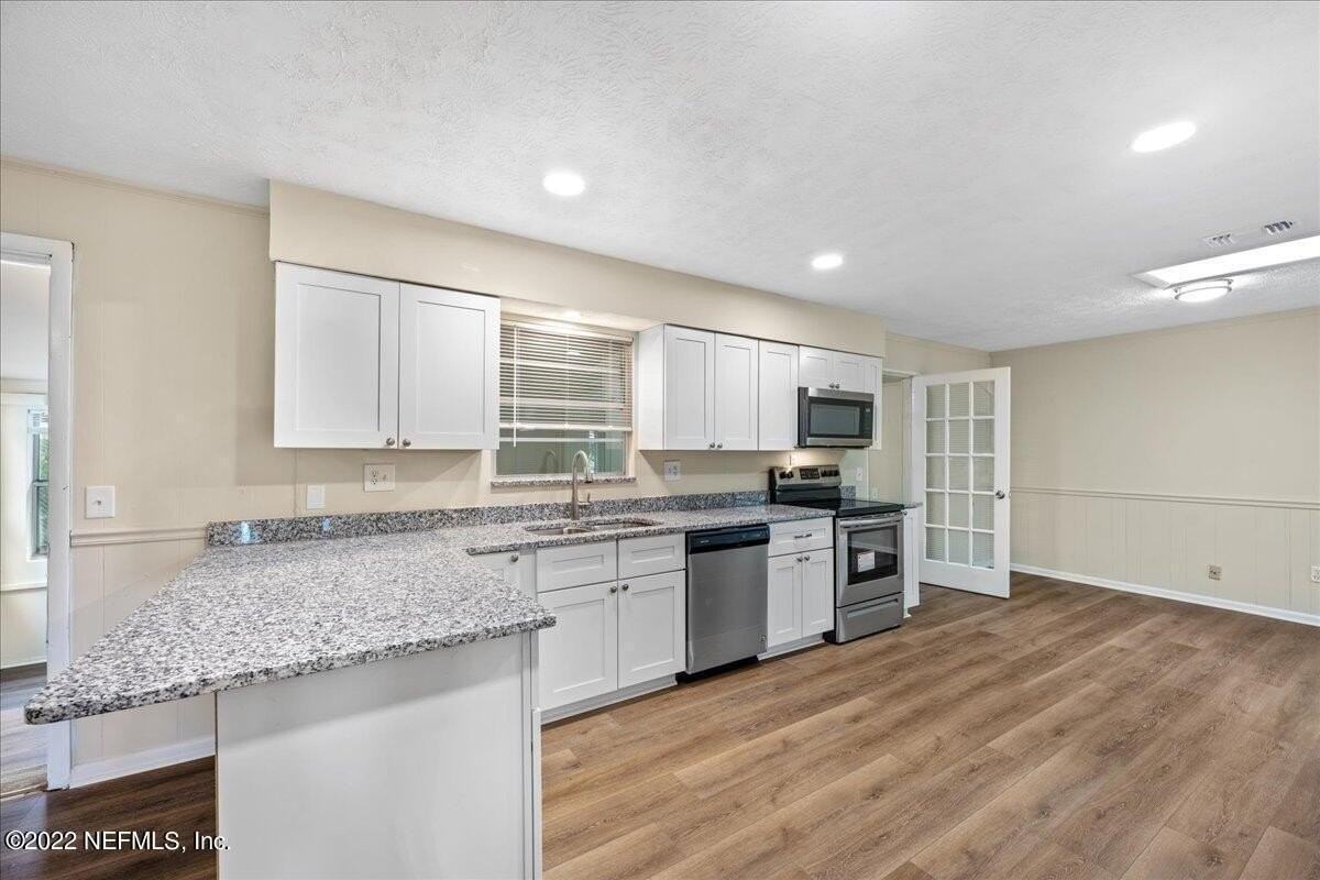 1683 Morningside Dr - Photo 6 of 31