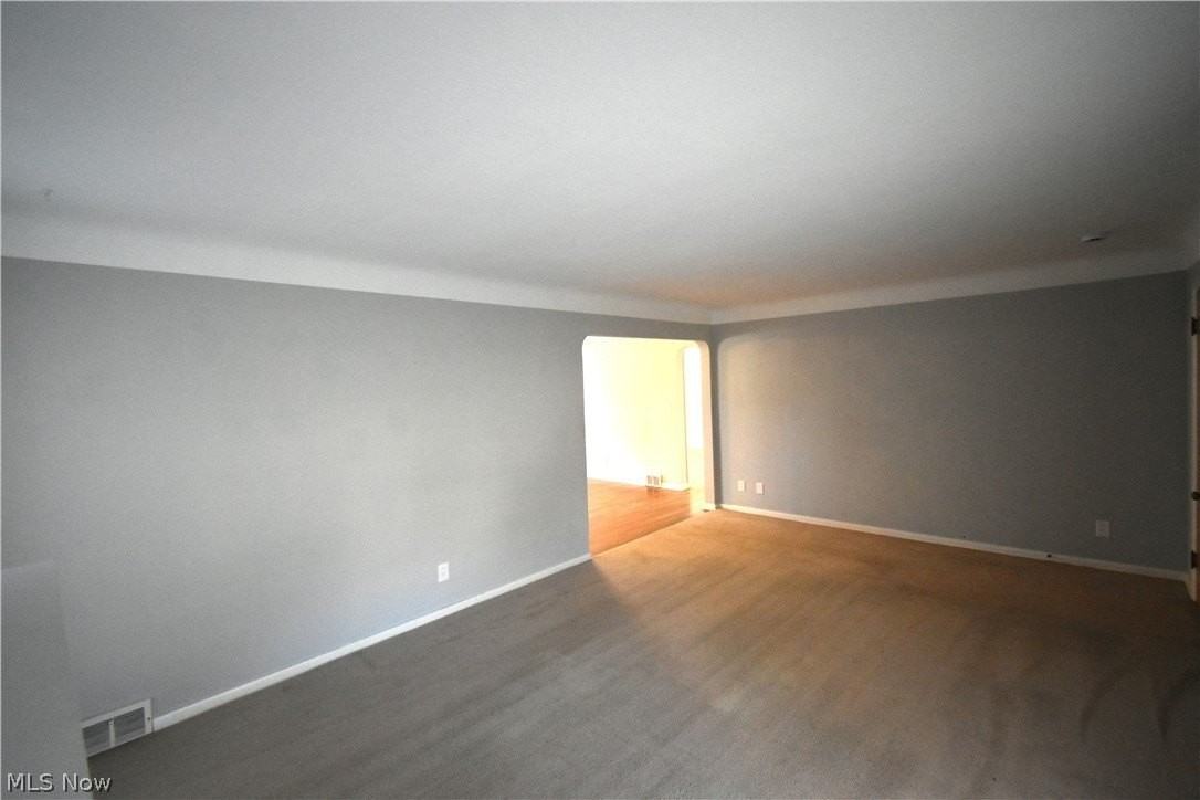 2761 Forestview Ave - Photo 4 of 44