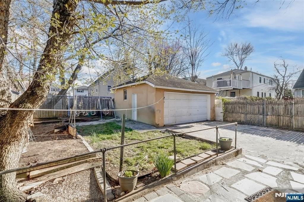 10 Hamilton Rd - Photo 4 of 21