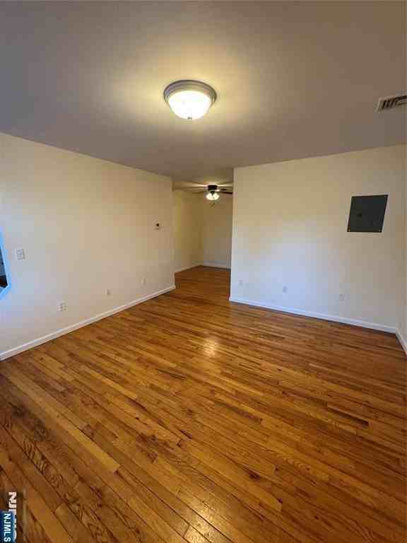 698 Undercliff Ave - Photo 4 of 10