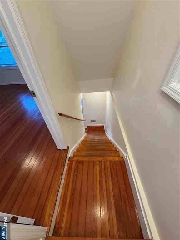 698 Undercliff Ave - Photo 5 of 10