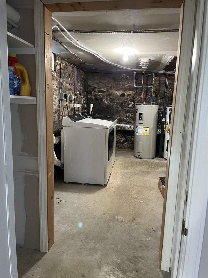 36 Belknap St #A - Photo 6 of 9