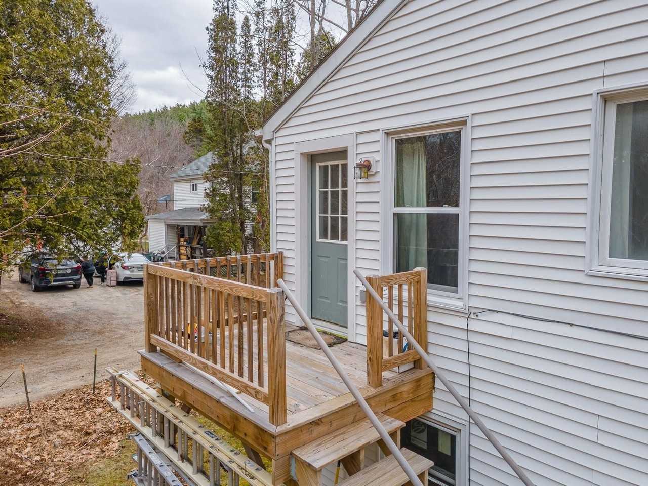 212 Gilsum St - Photo 6 of 23