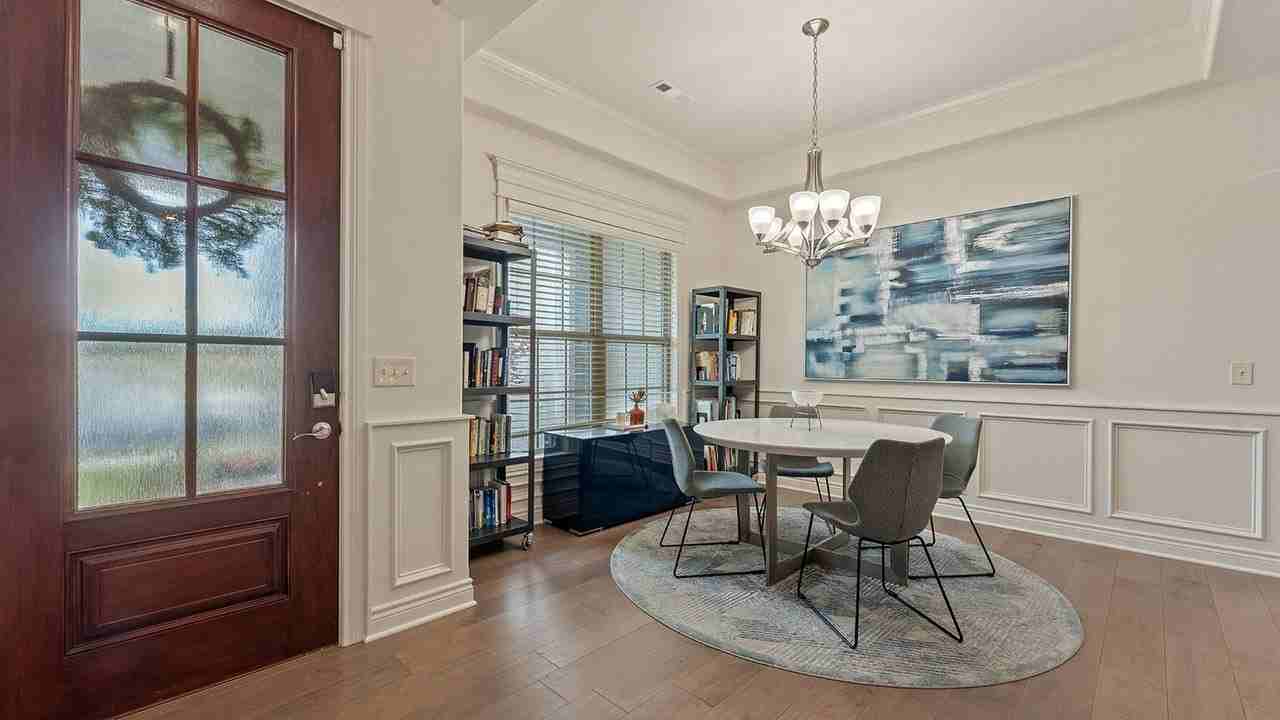 609 Se Hendrix St #1 - Photo 3 of 45