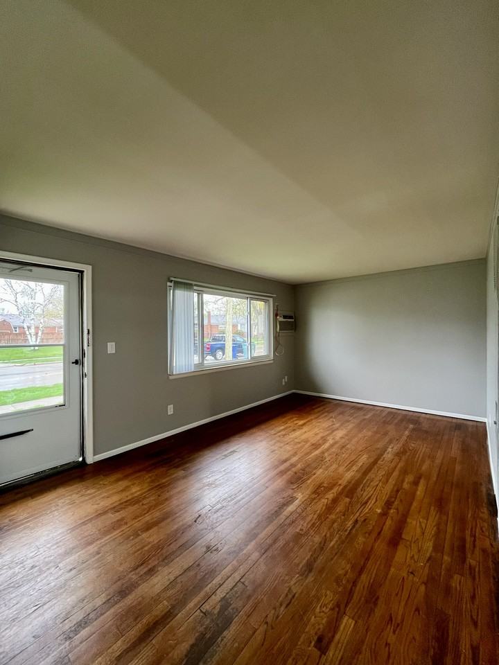 1454 Goddard Rd #1454 - Photo 2 of 9