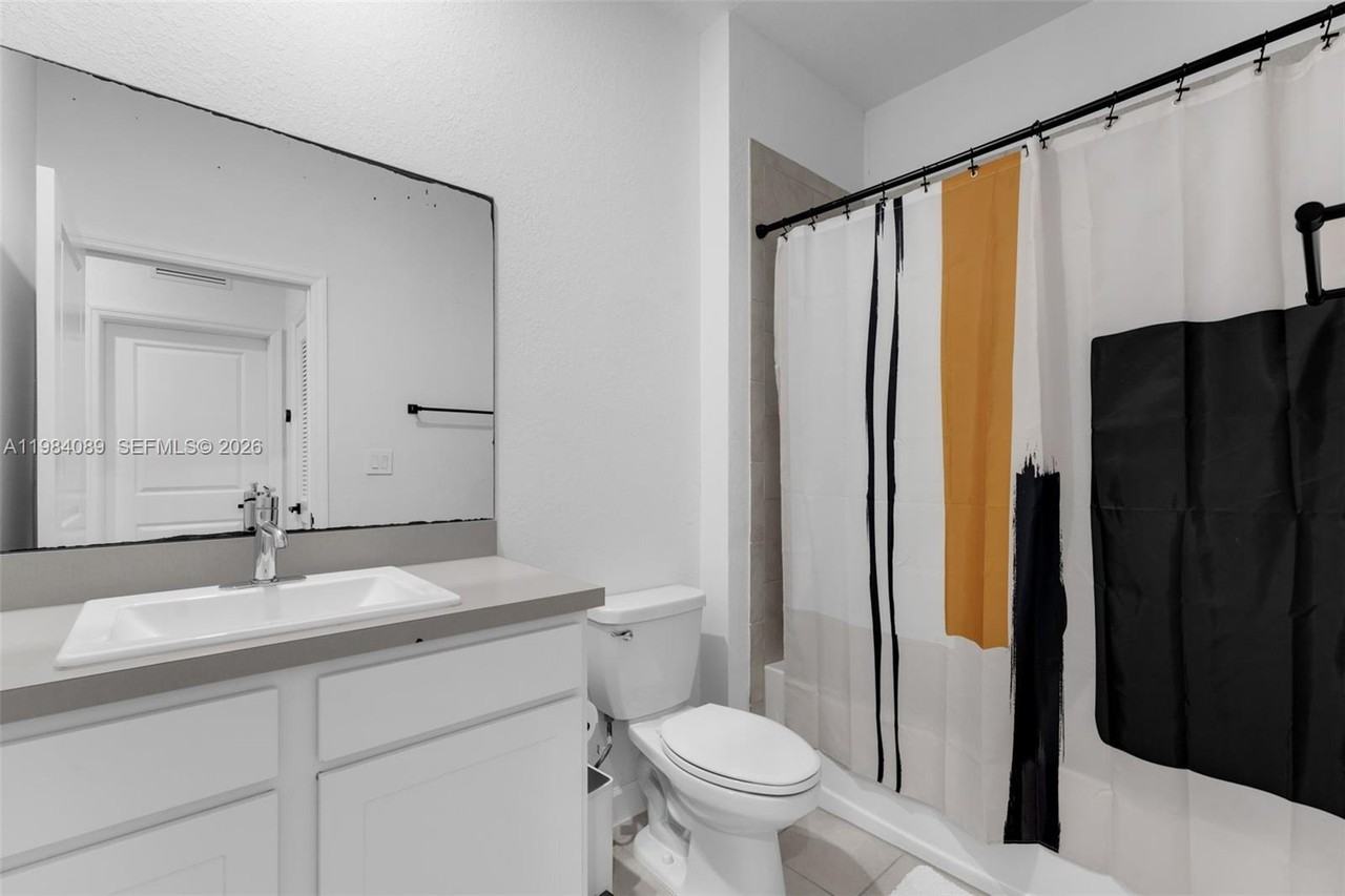 617 Southwest 11th Street - Photo 3 of 34