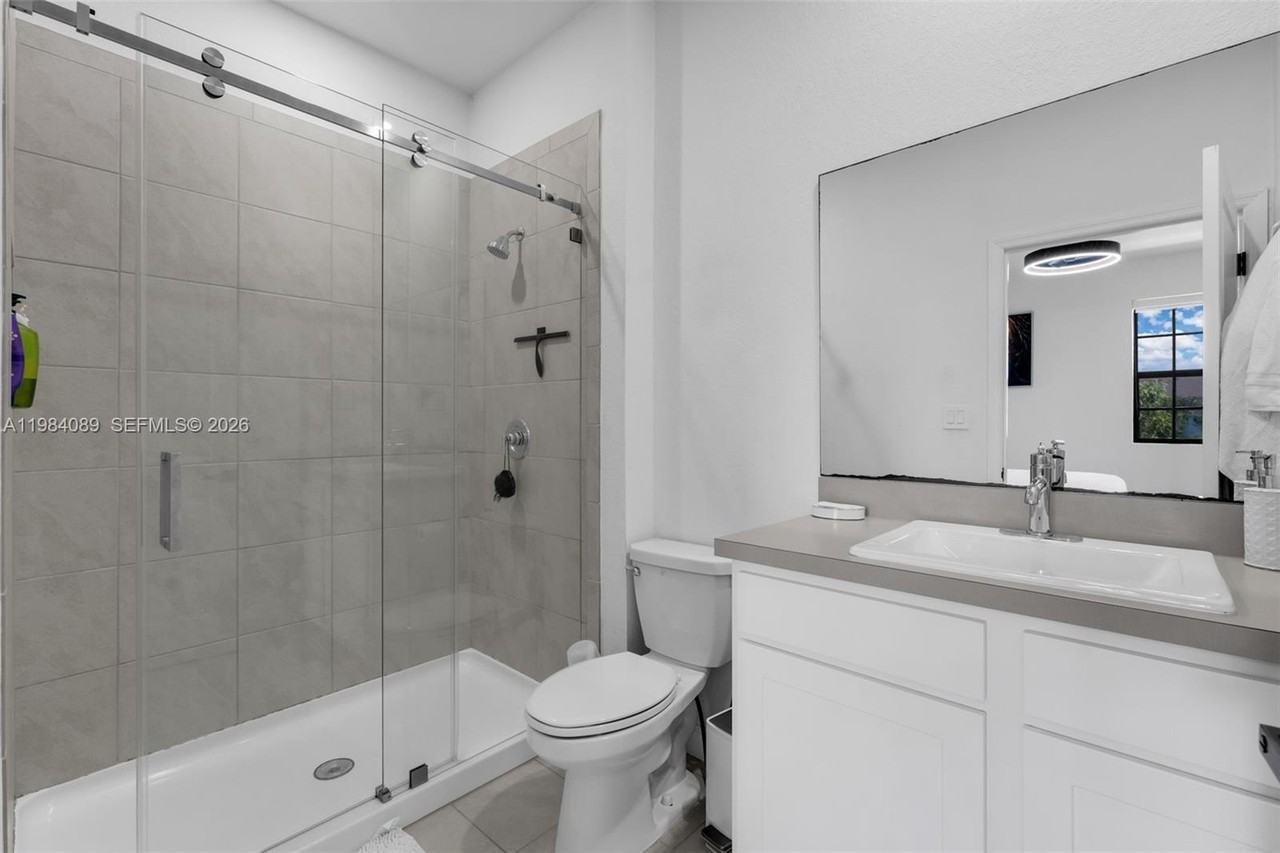 617 Southwest 11th Street - Photo 7 of 34