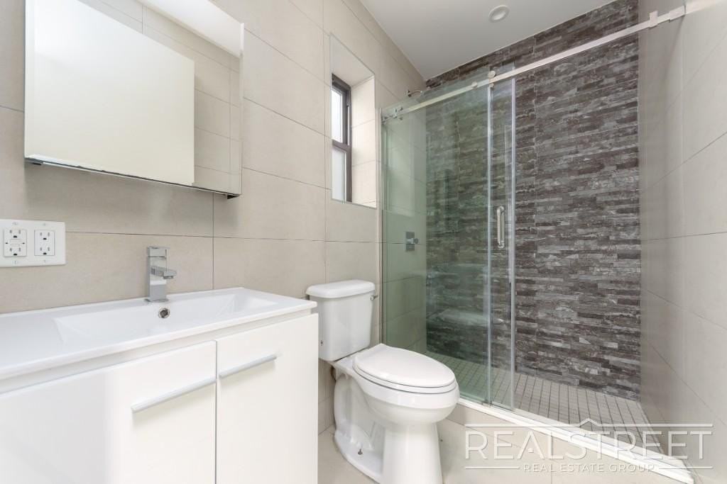 1578 Union St #2D - Photo 6 of 16