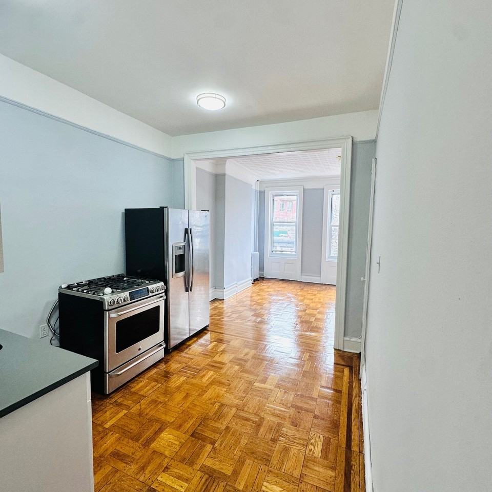 706 Washington Ave #2 - Photo 3 of 10