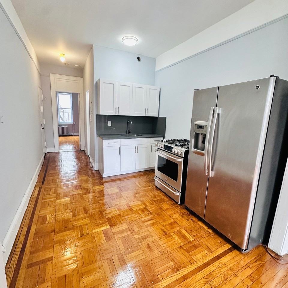 706 Washington Ave #2 - Photo 4 of 10