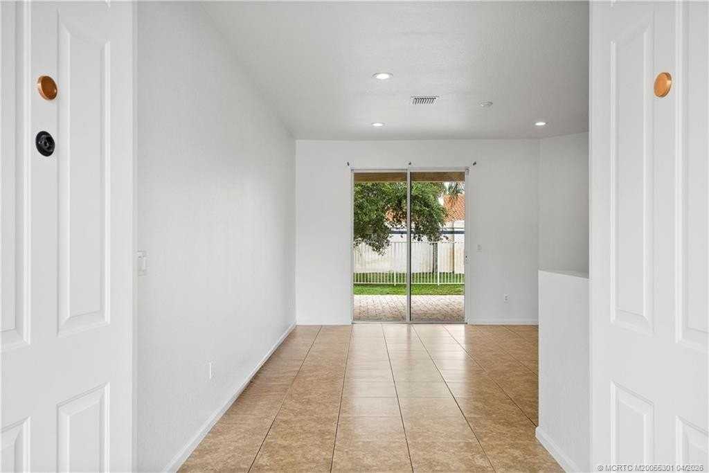 2736 Sw Butterfly Ln - Photo 5 of 34