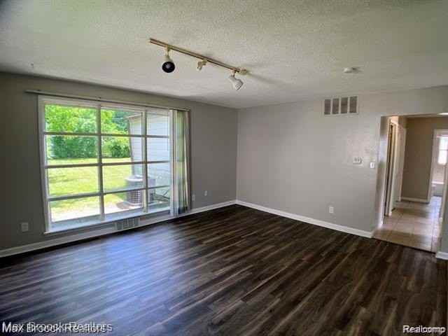 22120 Condon St - Photo 3 of 14