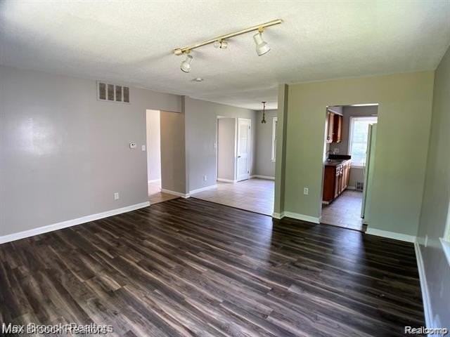 22120 Condon St - Photo 4 of 14