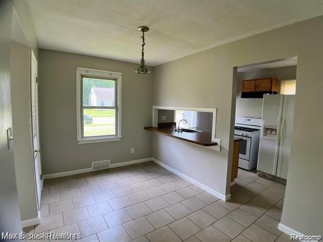 22120 Condon St - Photo 5 of 14