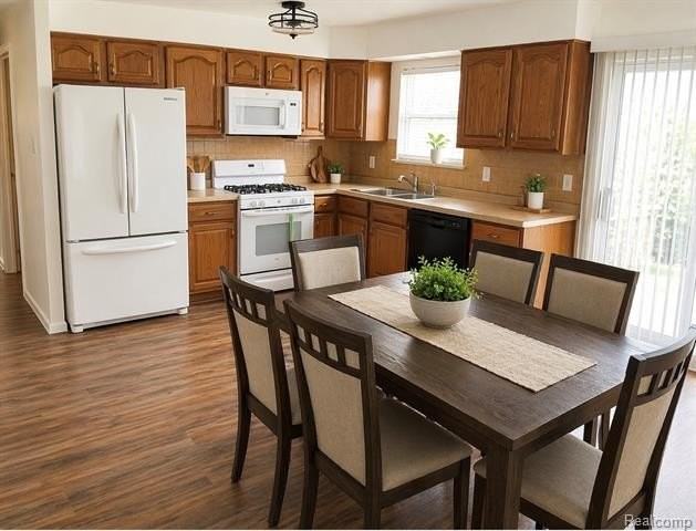 18590 Blakely Dr - Photo 7 of 10