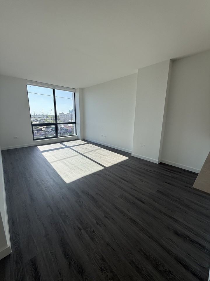 122 Northwest 19th Street #A - Photo 5 of 12