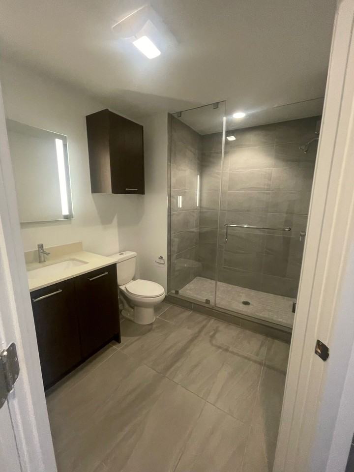 223 Northeast 27th Street #B - Photo 4 of 7