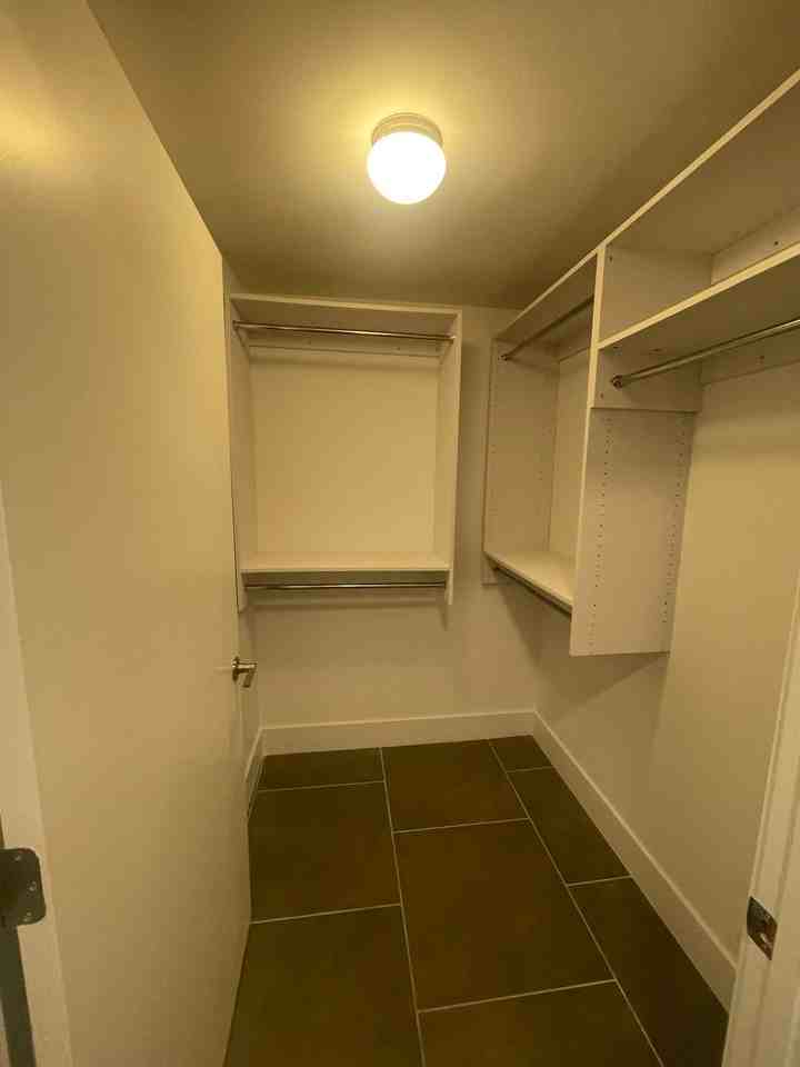 223 Northeast 27th Street #B - Photo 5 of 7