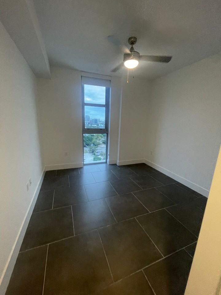 223 Northeast 27th Street #B - Photo 6 of 7