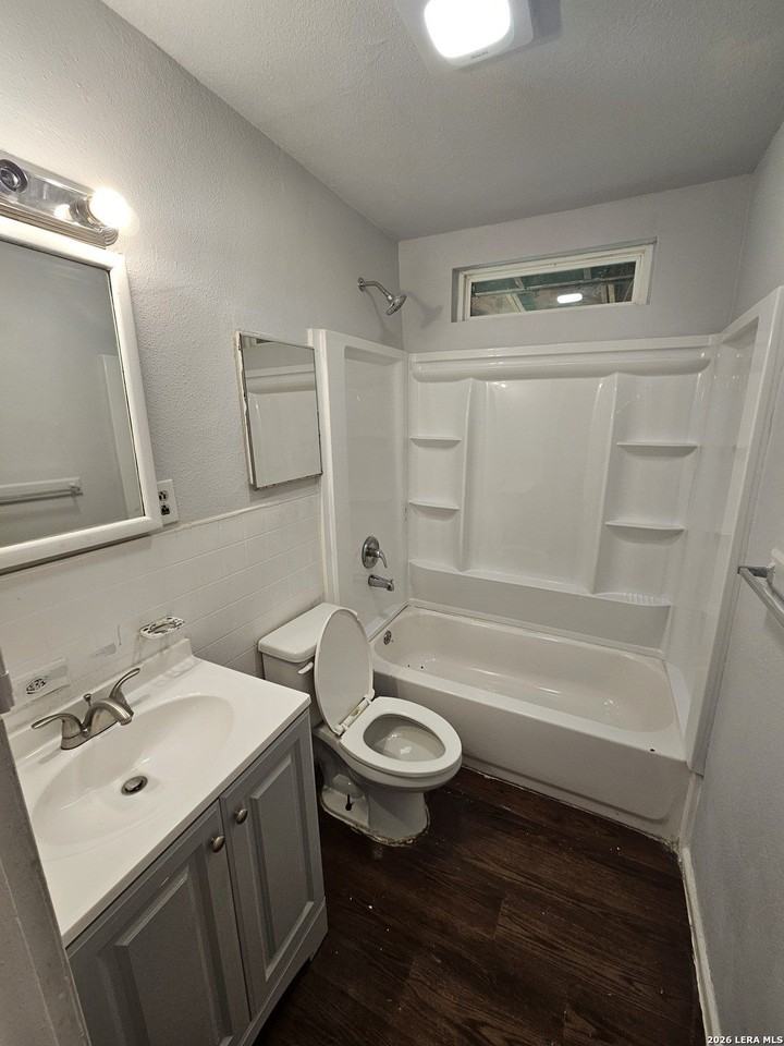 318 Hatcher Ave - Photo 4 of 10