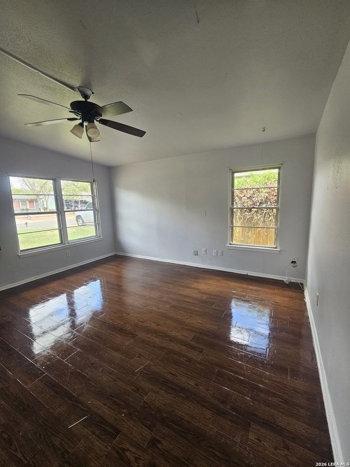 318 Hatcher Ave - Photo 5 of 10