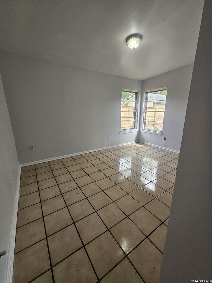 318 Hatcher Ave - Photo 7 of 10