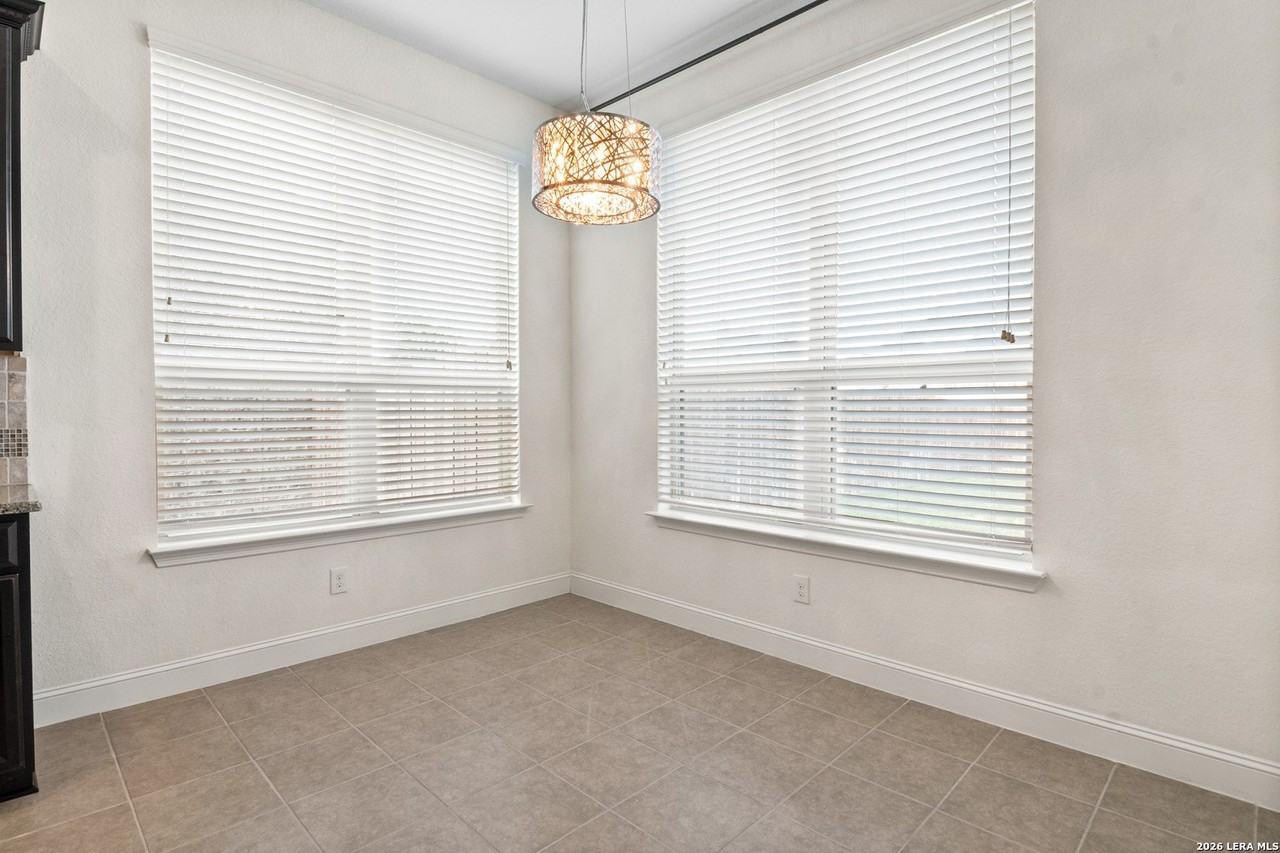 221 Aspen Dr - Photo 6 of 34