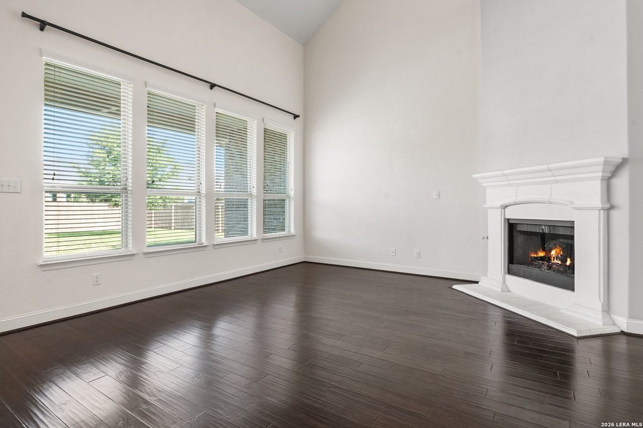 221 Aspen Dr - Photo 7 of 34