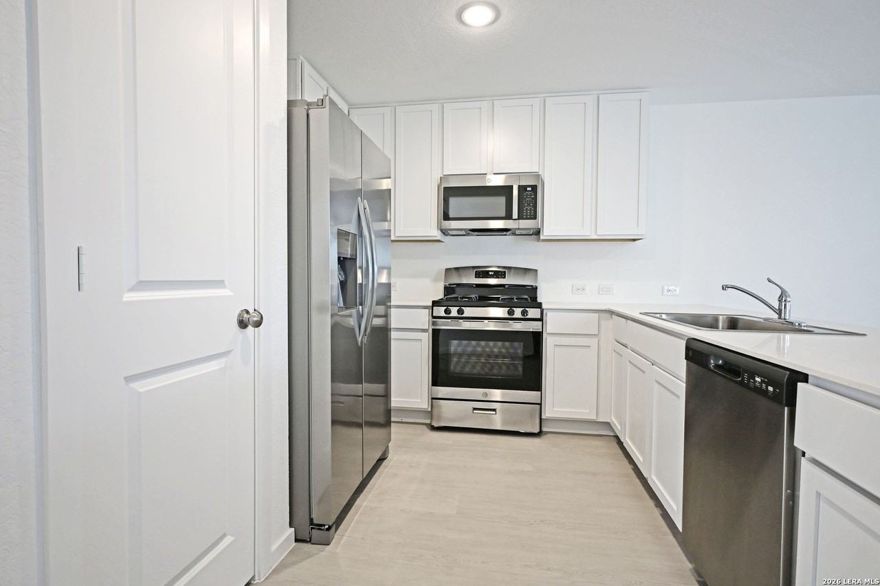 14609 Mudstone Pl - Photo 4 of 26