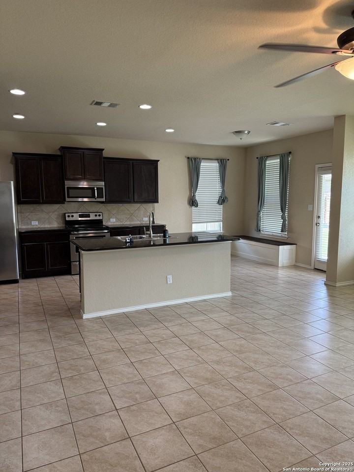 2055 Trumans Hl - Photo 7 of 38