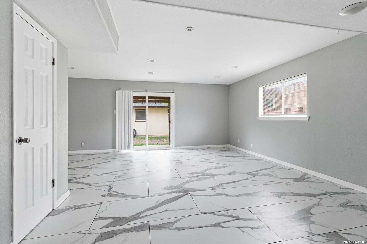 512 W Byrd Blvd - Photo 7 of 23