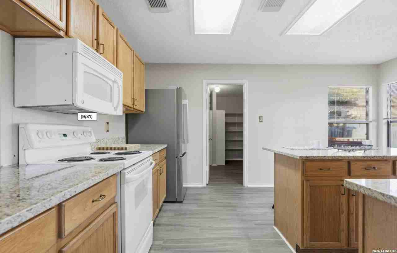 1048 Sycamore - Photo 7 of 31