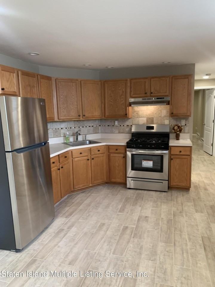 193 Bennett Ave - Photo 4 of 18