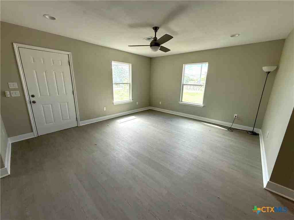 1851 Connell St - Photo 3 of 16