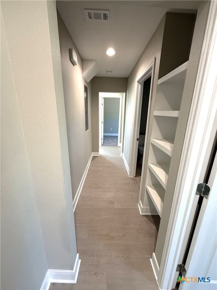 1851 Connell St - Photo 4 of 16