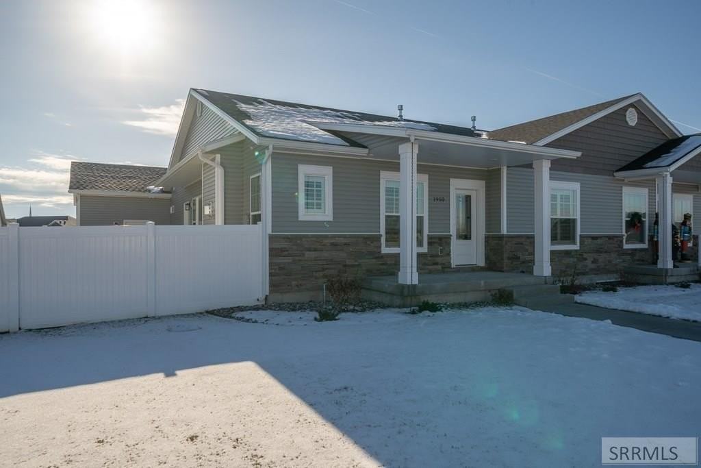 1950 Autumn Ln - Photo 2 of 25