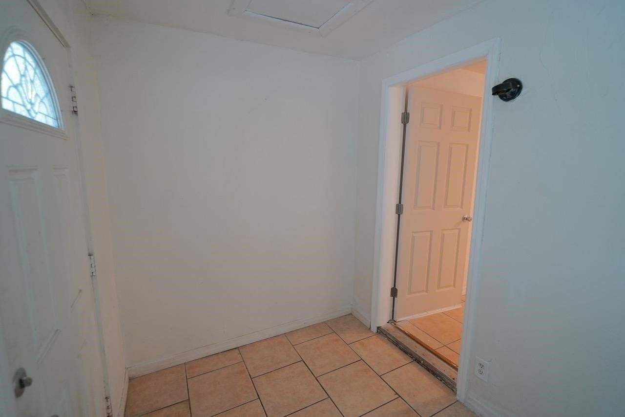 702 Nassau St - Photo 5 of 24