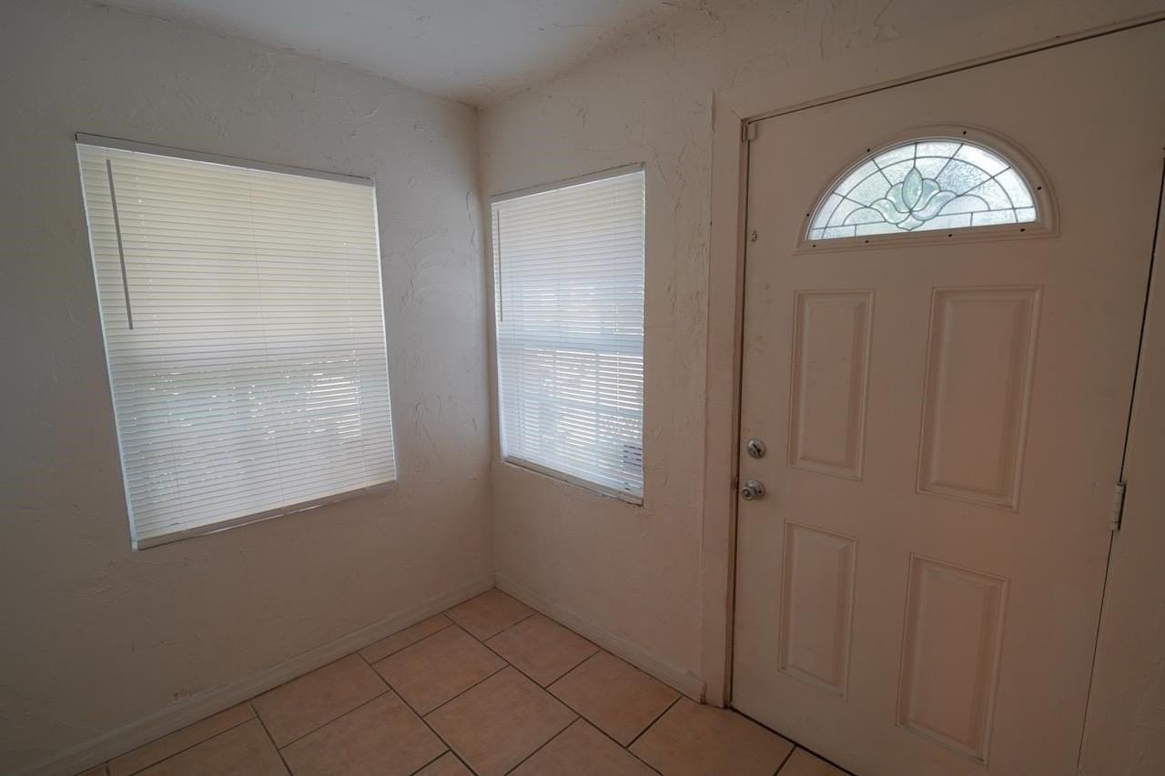 702 Nassau St - Photo 6 of 24